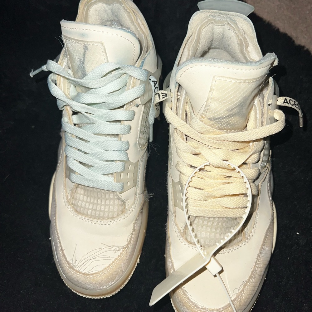 OFF WHITE JORDAN 4